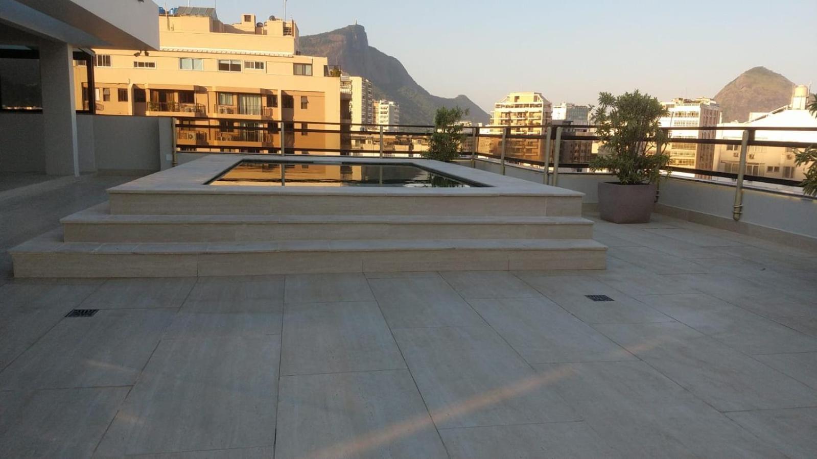 Leblon Inn: Beachside Flat with Daily Housekeeping and Gym - Rio de Janeiro, Rio de Janeiro